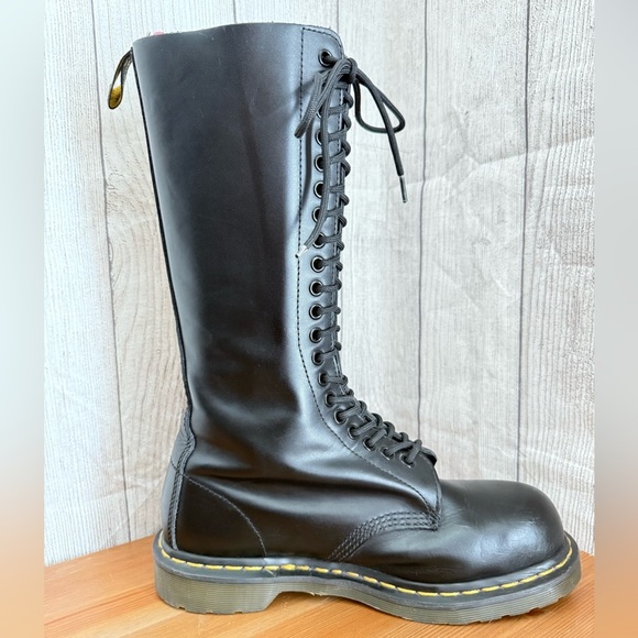 VINTAGE DR MARTENS 1942 20 Eye Tall Lace Up Black Leather Boots EU41 US L9 M8 - Picture 2 of 11